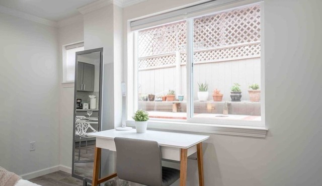 Luxo Stays |Modern Studio| Near SFO, Westlake BART