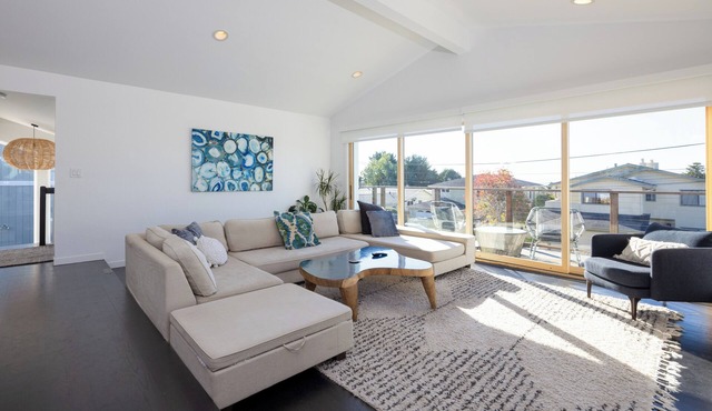 Luxurious but Cozy 4 Bedroom Retreat Near Restaurants, Beaches, Trails, Maverick