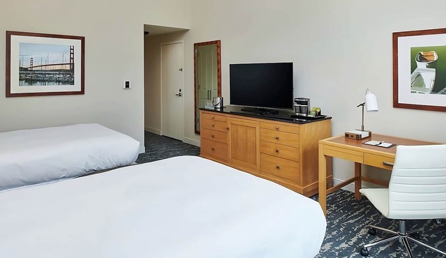 Luxury Hotel in Berkeley Marina! 3 Convenient Units, Pets Allowed, Bike Rental!