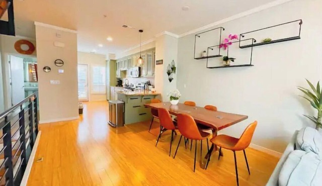 Luxury Tri Level Townhome w/2 Master Suites
