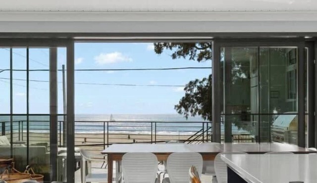 Luxury Twin Lakes Beachhouse