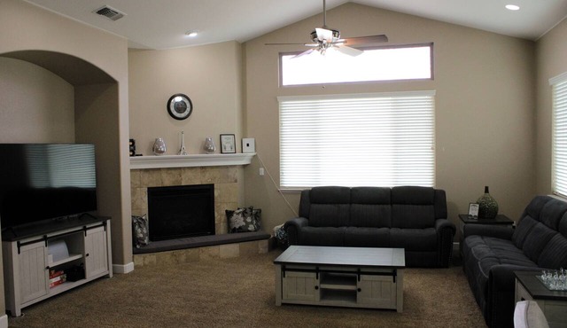 Madrone Manor, A Beautiful Spacious Getaway