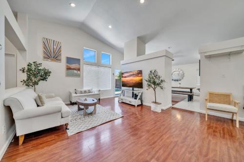# Marbella Lane - 4BR Lavish Castle Retreat in Indio