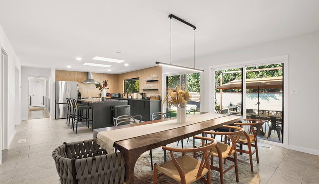 Mid Century Modern Retreat in Napa with 4 Bedrooms and Spacious Backyard