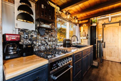 Modern Tiny Home Near Zion Near Trails in Apple Valley