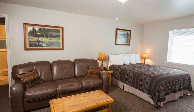 Morrison's Rogue River Lodge in Merlin