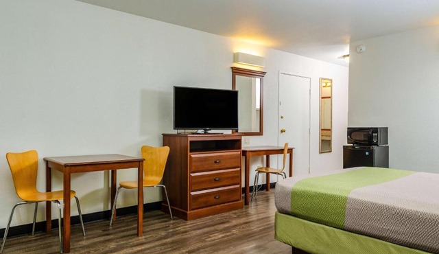 Motel 6 Oakdale, Ca
