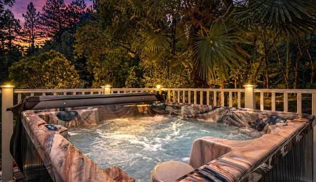 Near Guerneville~Steps to Russian River~Hot Tub, Game Yard~Cosmo Retreat