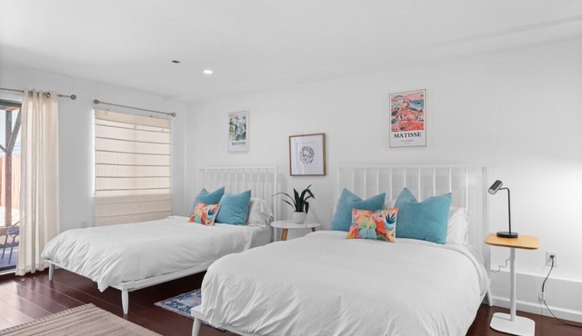 New! Quiet, private studio. Private bath + Garden