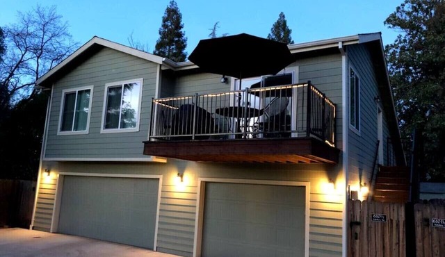 New Sunset Loft Guest House-Old Folsom-Kind Bed