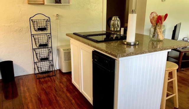 Nugget Place-Includes three separate two bedroom units near Mendenhall Glacier-DISCOUNTS ON TOURS! in Mendenhaven