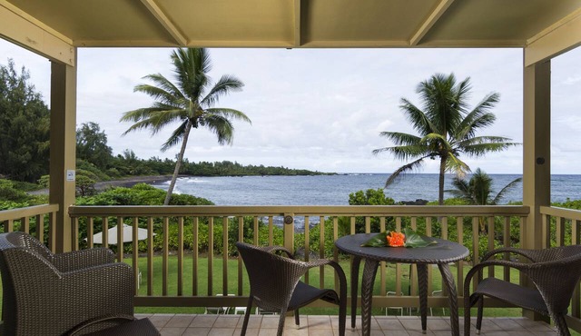 Oceanfront Hana Kai Maui #2 - Romantic Studio 100' from Water! Kitchenette in Hana