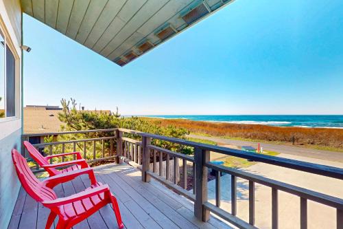 Oceanfront Studio-Beachfront Bliss & Pet-Friendly