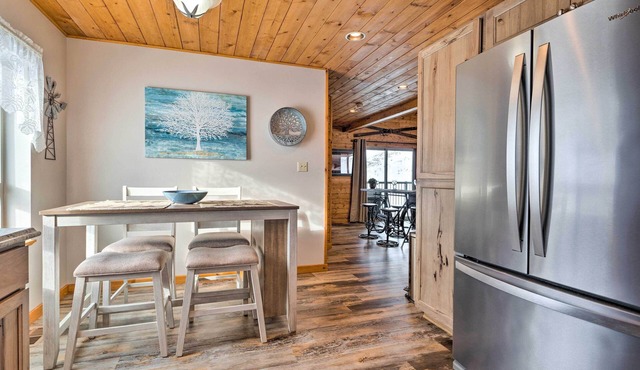 Pateros Home w/Deck, 7 Mi to Alta Lake Park! in Pateros