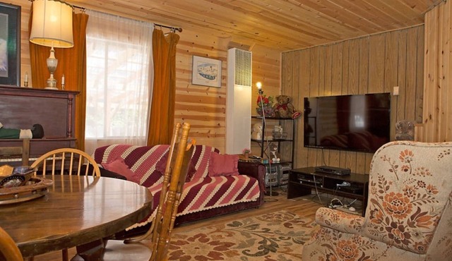Peaceful cabin with WiFi in South Lake Tahoe in South Lake Tahoe