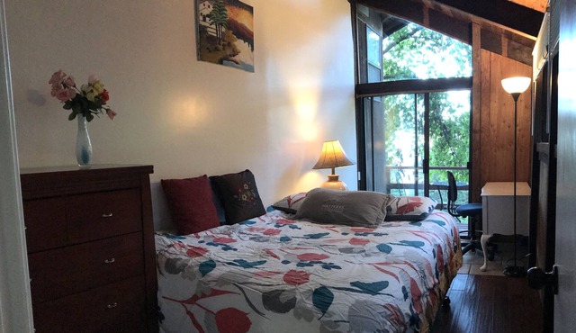 Peaceful Guest Suite U1 in Redwood Forest Retreat WiFi