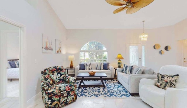 Peaceful home with pool, patio, lanai, TV & fitness room - snowbird-friendly in Naples