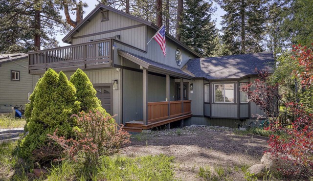 Peaceful Tahoe escape next to protected forest land, minutes from beaches, trails, and adventure
