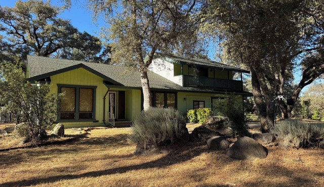 Penn Valley Family Getaway - 3 bed 2 bath with Game Room
