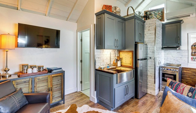 Pensacola Tiny House < 1 Mi to Bayview Park! in Pensacola