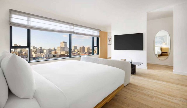 Penthouse Suite with SF Skyline Views + Bar & Gym