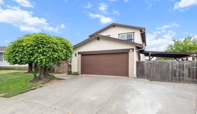 Perfect getaway home in Oak Knoll District of Napa proper.