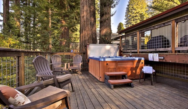 Pet-Friendly Cabin Rental with Hot Tub and Private Dock for Glamping in Northern California