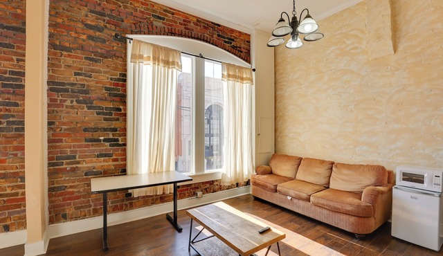 Pet-Friendly Studio in Historic Dtwn Marshall! in Marshall