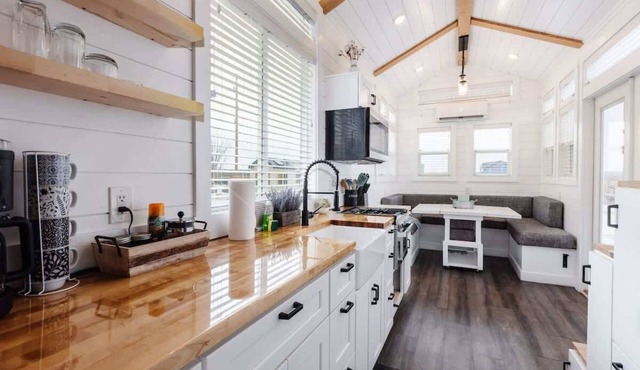 Pet Friendly Tiny Home - Near Zion National Park in Apple Valley