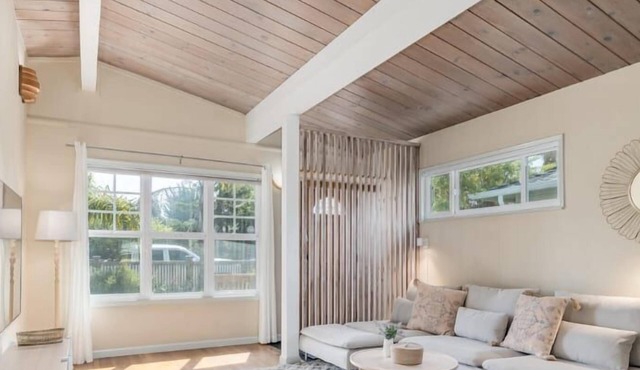 Pleasure Point Home - short walk to the beach!