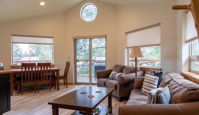Ponderosa 2 bdrm 2 bth | Walk to Sisters in Sisters