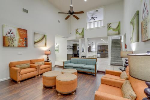 Pool Table & Patio w/Bar: Spacious Houston Gem! in Houston