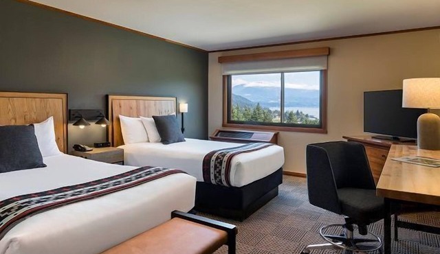 Premier Room w/views of the Columbia River Gorge in Stevenson