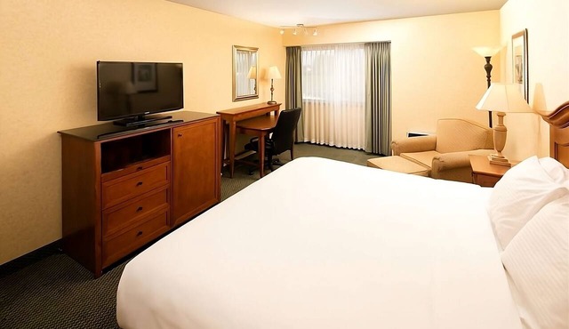 Prime Location! Pet-Friendly Property, Onsite Pool, Free Parking in Wenatchee