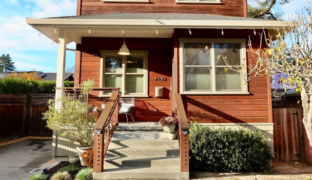Private, Designer Home Downtown - Walk to everything!