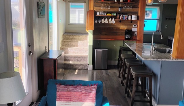 Private hot tub, pet friendly, house in historic Nelscott neighborhood. in Lincoln City