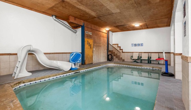 Private Indoor Pool/HT - Sleeps 16 - Game Room in Orem