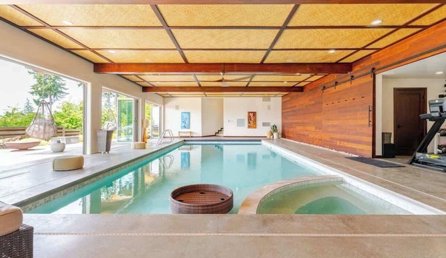 Private Oasis - Heated Indoor Pool - Sauna in Edmonds