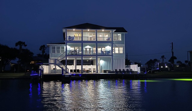 Private Pool & Hot Tub | Outdoor Kitchen | Boat Lift | Ice Maker | Best Sunsets in Rockport