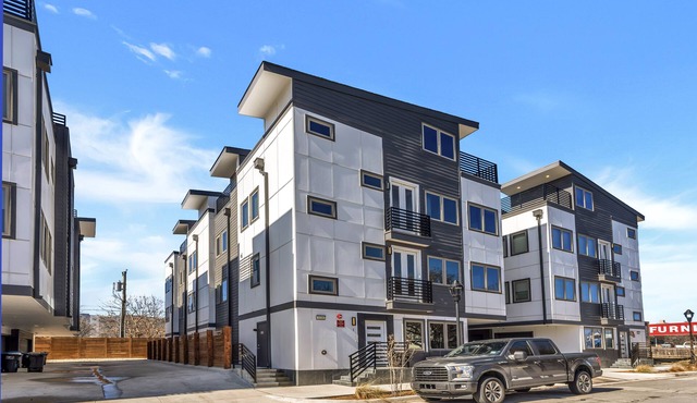 Private Rooftop Patio+4 Story Home w/Peloton Bike in Downtown Fort Worth in Fort Worth