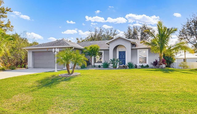 Private Yard & Screened Patio: Sunny Sebastian Gem in Sebastian