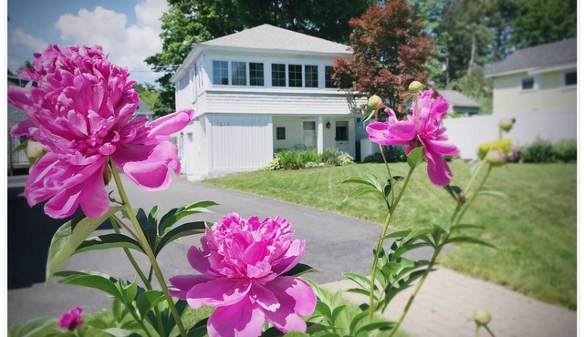 Quaint Carriage House Studio Steps from Perkins Cove in Ogunquit