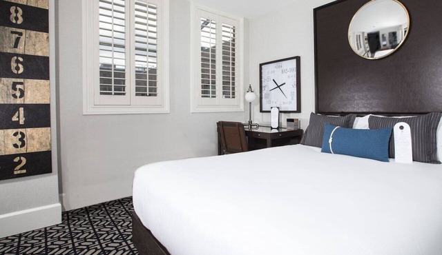 Queen Cityscape Retreat | Free Breakfast | Steps to Embarcadero