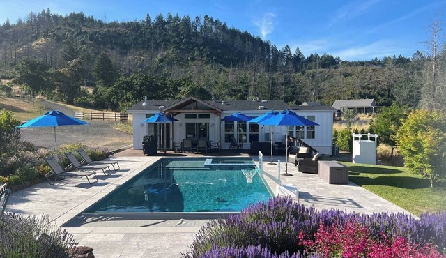 Red Pepper Retreat-heated pool + hiking trails