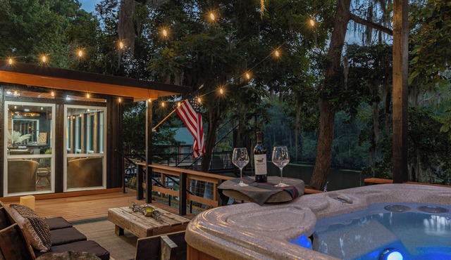 Relax and unwind at The Whiskey Barrel, a cozy waterfront retreat designed for fun and laid-back lake living. Soak in your private hot tub, paddle out with the kayaks, or spend the afternoon on one of the 4 decks reading a good book in Karnack