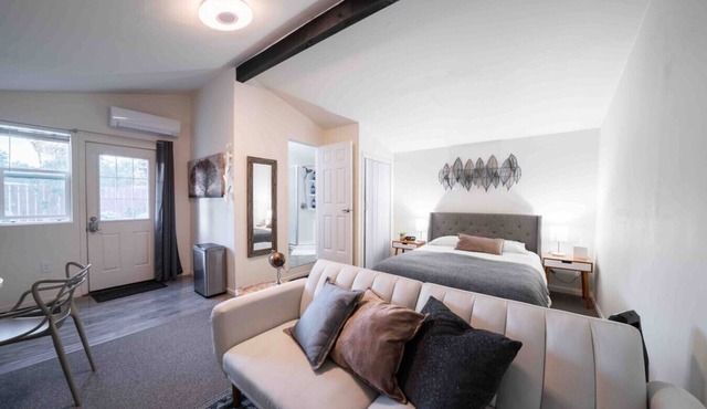 Relax in a Quaint Private and Cozy Guest House