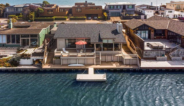 Relaxed and Casual Living on Seadrift Lagoon