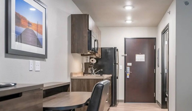 Relaxing 3-Room Home by I-5 with Easy Access to Turtle Bay in Redding