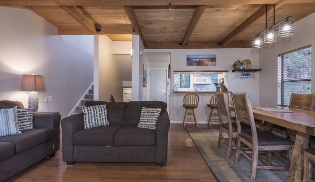 Relaxing Tahoe Getaway + Private Beach + Pool + Tennis