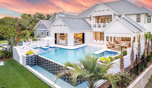 Resort Like Paradise, Steps from Beach! VRBO's 2024 Vacation Rental Of The Year! in Inlet Beach